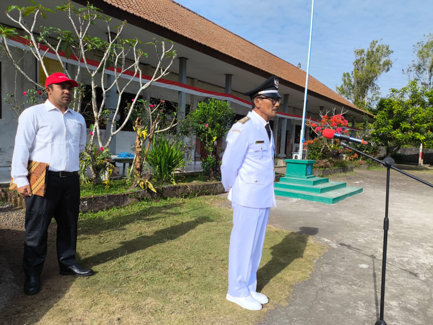 Pengibaran Bendera Merah Putih Peringati HUT ke-80 RI di SD Negeri 3 Muduktemu